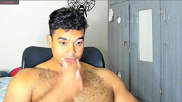 Snapshot of Big_furry_bear13 chatting on 01/11/25, 04:59 Big furry bear13 online show from 01/11/25, 04:59