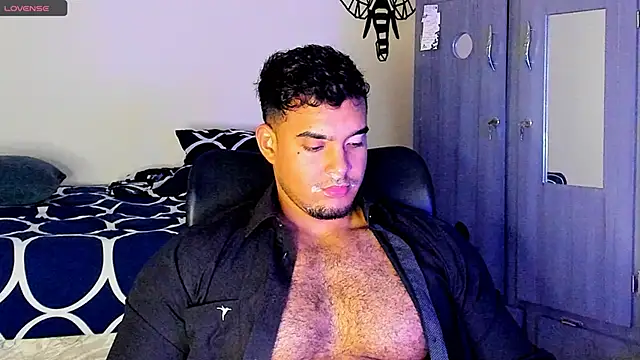 Snapshot of Big_furry_bear13 chatting on 02/06/25, 07:13 Big furry bear13 online show from 02/06/25, 07:13