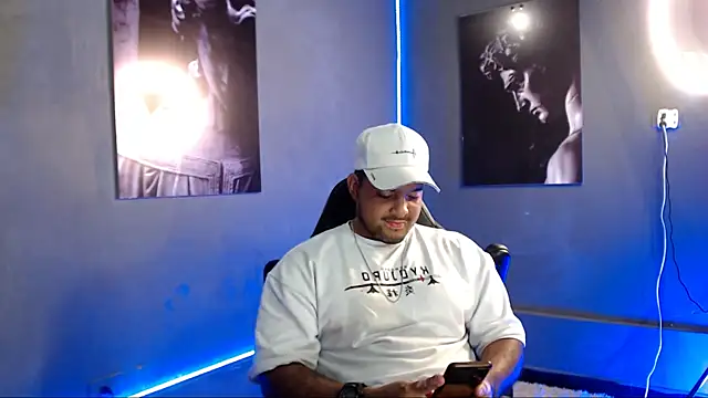 Snapshot of Big_furry_bear13 chatting on 09/22/25, 05:09 Big furry bear13 online show from 09/22/25, 05:09