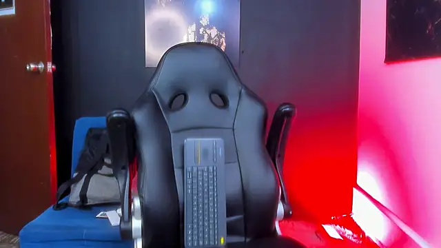 Big furry bear13 online show from 10/31/25, 05:30