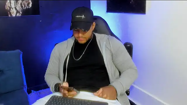 Big furry bear13 online show from 11/13/25, 12:59