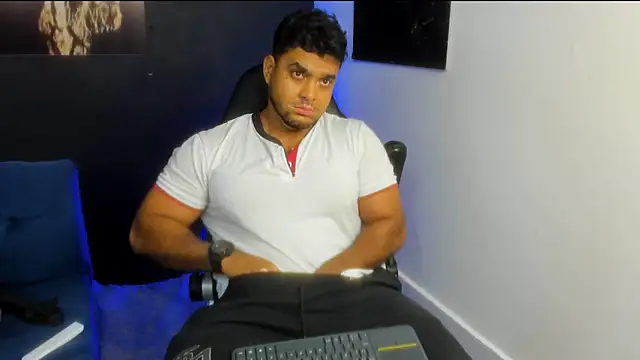 Big furry bear13 online show from 11/22/25, 09:52