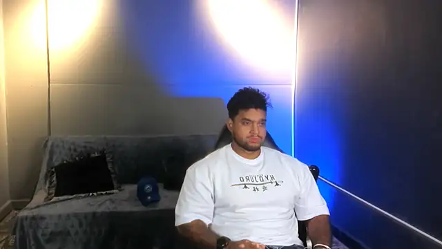 Big furry bear13 online show from 12/16/25, 05:34