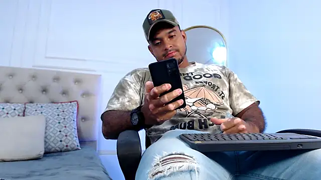 Big furry bear13 online show from 01/10/26, 01:13