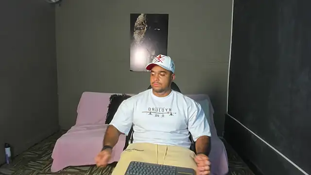 Big furry bear13 online show from 02/04/26, 06:52