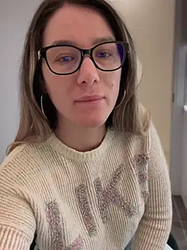 Snapshot of HotXMom chatting on 01/06/25, 04:26 HotXMom online show from 01/06/25, 04:26