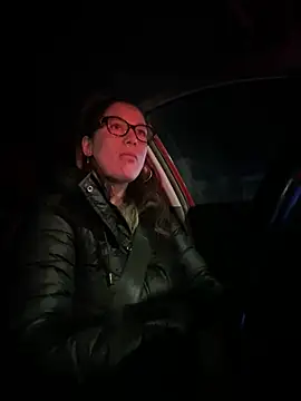 Snapshot of HotXMom chatting on 01/08/25, 04:12 HotXMom online show from 01/08/25, 04:12