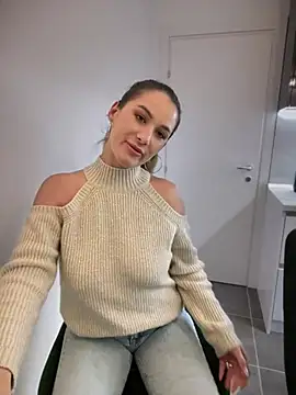 Snapshot of HotXMom chatting on 01/11/25, 04:46 HotXMom online show from 01/11/25, 04:46