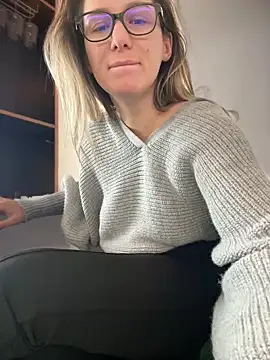 Snapshot of HotXMom chatting on 01/13/25, 10:36 HotXMom online show from 01/13/25, 10:36