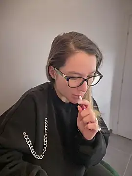 Snapshot of HotXMom chatting on 01/15/25, 04:36 HotXMom online show from 01/15/25, 04:36