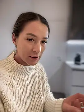 Snapshot of HotXMom chatting on 02/04/25, 04:37 HotXMom online show from 02/04/25, 04:37