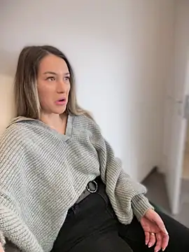 Snapshot of HotXMom chatting on 02/10/25, 04:52 HotXMom online show from 02/10/25, 04:52