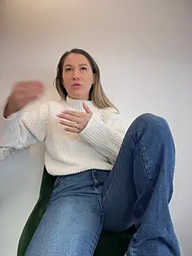 Snapshot of HotXMom chatting on 02/20/25, 04:50 HotXMom online show from 02/20/25, 04:50