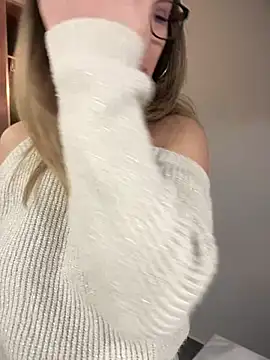 Snapshot of HotXMom chatting on 03/01/25, 04:47 HotXMom online show from 03/01/25, 04:47