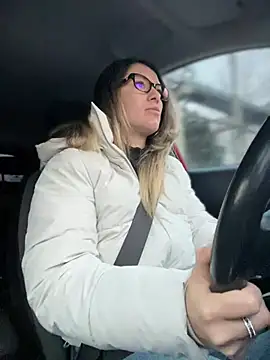 Snapshot of HotXMom chatting on 03/04/25, 04:38 HotXMom online show from 03/04/25, 04:38