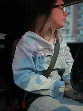 Snapshot of HotXMom chatting on 03/10/25, 04:17 HotXMom online show from 03/10/25, 04:17