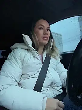 Snapshot of HotXMom chatting on 03/17/25, 04:19 HotXMom online show from 03/17/25, 04:19