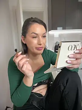 Snapshot of HotXMom chatting on 03/19/25, 07:40 HotXMom online show from 03/19/25, 07:40