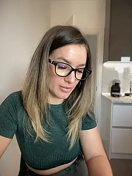 Snapshot of HotXMom chatting on 03/20/25, 07:47 HotXMom online show from 03/20/25, 07:47