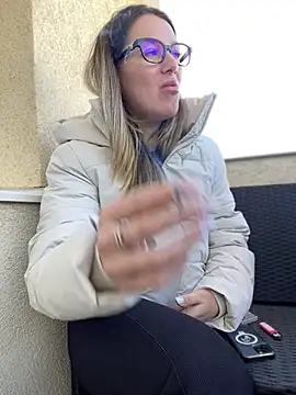 Snapshot of HotXMom chatting on 03/22/25, 07:25 HotXMom online show from 03/22/25, 07:25