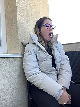 Snapshot of HotXMom chatting on 03/22/25, 10:28 HotXMom online show from 03/22/25, 10:28