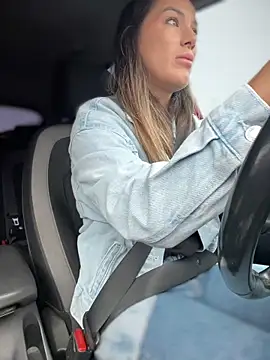 Snapshot of HotXMom chatting on 09/17/25, 06:04 HotXMom online show from 09/17/25, 06:04