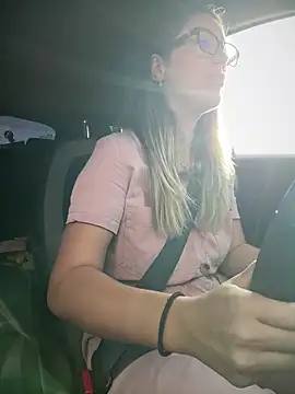 Snapshot of HotXMom chatting on 09/23/25, 05:43 HotXMom online show from 09/23/25, 05:43