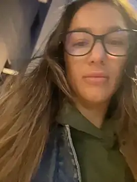 Snapshot of HotXMom chatting on 09/25/25, 03:43 HotXMom online show from 09/25/25, 03:43