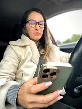 Snapshot of HotXMom chatting on 10/01/25, 05:46 HotXMom online show from 10/01/25, 05:46