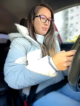 Snapshot of HotXMom chatting on 10/20/25, 06:03 HotXMom online show from 10/20/25, 06:03