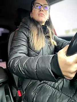 HotXMom online show from 11/19/25, 06:46