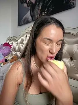 Snapshot of HotXMom chatting on 07/03/26, 06:20 HotXMom online show from 07/03/26, 06:20