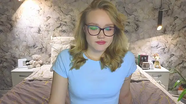 Aurora Golden1 online show from 10/27/25, 04:00