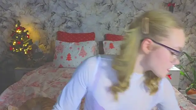 Aurora Golden1 online show from 12/17/25, 04:24