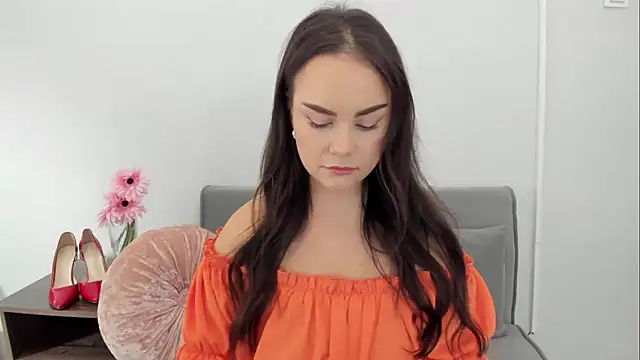 Snapshot of KendalNew chatting on 10/28/25, 05:04 KendalNew online show from 10/28/25, 05:04