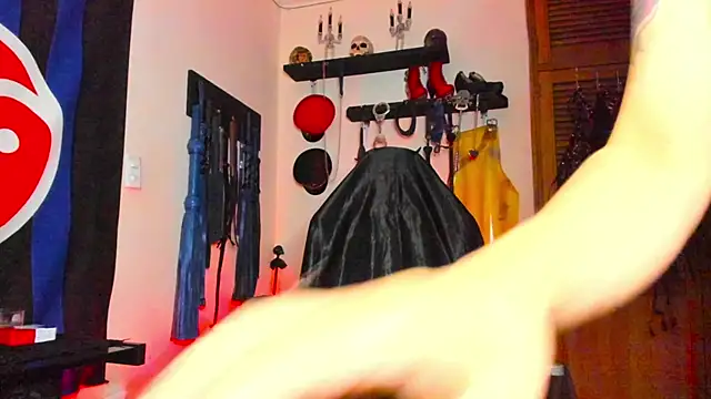 Snapshot of DominatrixBlue chatting on 01/12/25, 06:27 DominatrixBlue online show from 01/12/25, 06:27