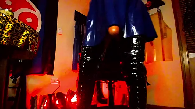 Snapshot of DominatrixBlue chatting on 02/07/25, 06:34 DominatrixBlue online show from 02/07/25, 06:34