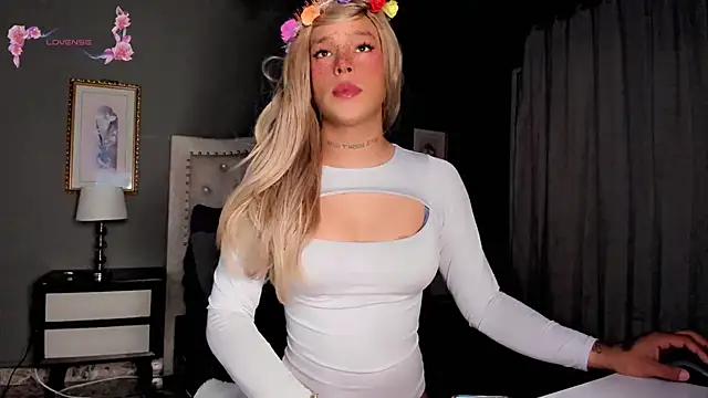 Snapshot of Ezraa1 chatting on 01/14/25, 12:03 Ezraa1 online show from 01/14/25, 12:03