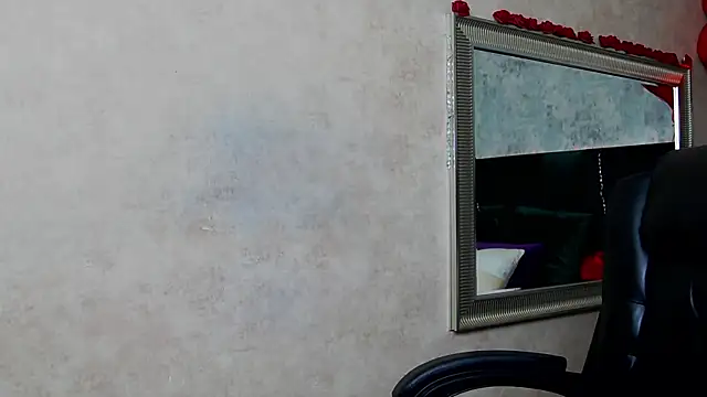 NicolleReyn online show from 03/17/26, 06:33