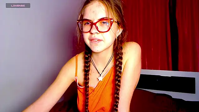 Sarah HS online show from 12/03/24, 03:44