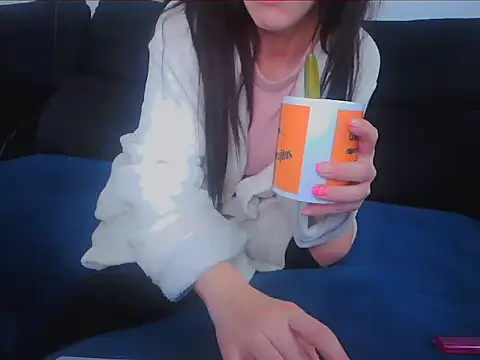 Snapshot of Daneris chatting on 02/07/25, 05:52 Daneris online show from 02/07/25, 05:52