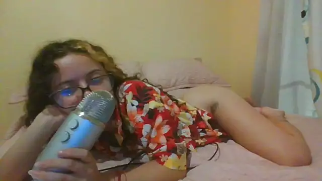 Snapshot of frikigyal chatting on 02/10/25, 02:41 frikigyal online show from 02/10/25, 02:41