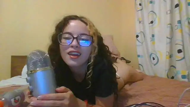 Snapshot of frikigyal chatting on 02/17/25, 02:42 frikigyal online show from 02/17/25, 02:42