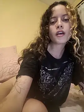 Snapshot of frikigyal chatting on 03/23/25, 02:48 frikigyal online show from 03/23/25, 02:48