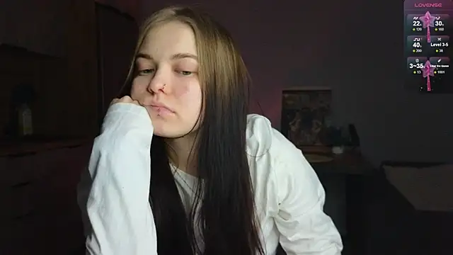 Snapshot of doll_lol_ chatting on 01/29/25, 05:02 doll lol online show from 01/29/25, 05:02