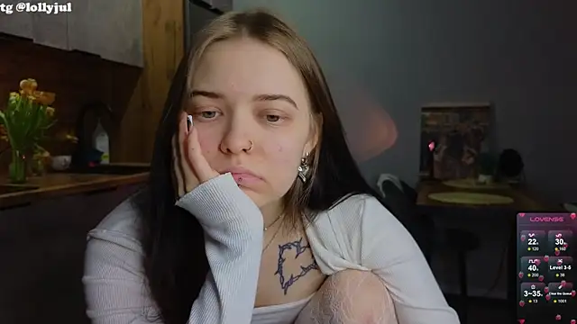 Snapshot of doll_lol_ chatting on 03/14/25, 01:16 doll lol online show from 03/14/25, 01:16