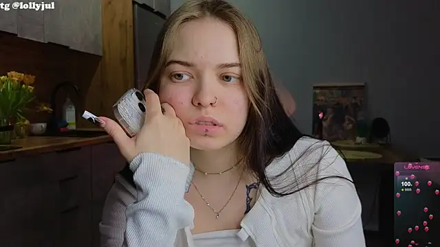 Snapshot of doll_lol_ chatting on 03/14/25, 04:21 doll lol online show from 03/14/25, 04:21