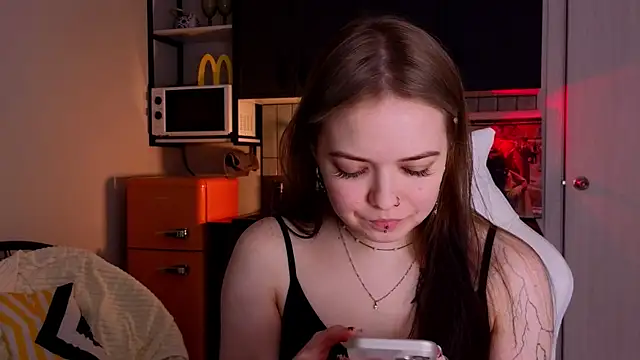 doll lol  online show from 12/03/25, 06:06