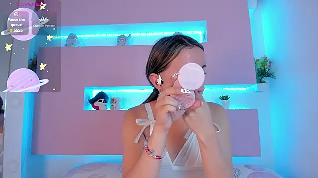 Miiaa doll online show from 02/22/25, 11:46