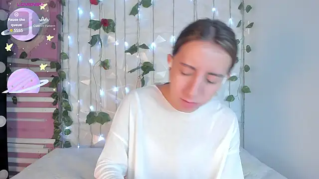 Miiaa doll online show from 03/08/25, 11:48